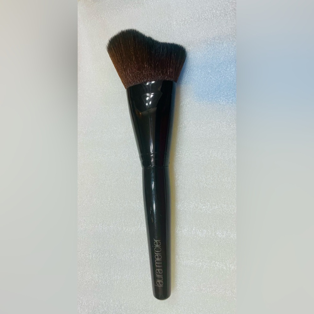 Laura Mercier